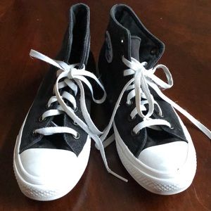 High Top Converse womens SZ 8/ Mens 6